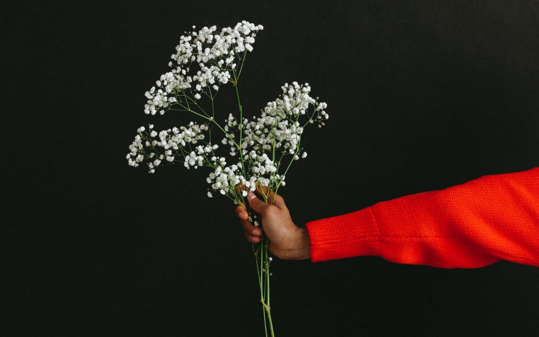 Ça commence par un geste anodin.